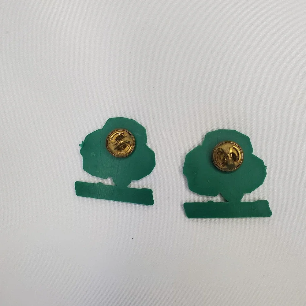 Vtg BUDWEISER 80's Shamrock Green Plastic Lapel Pin Pinback Frog Top Hat Beer 2‎